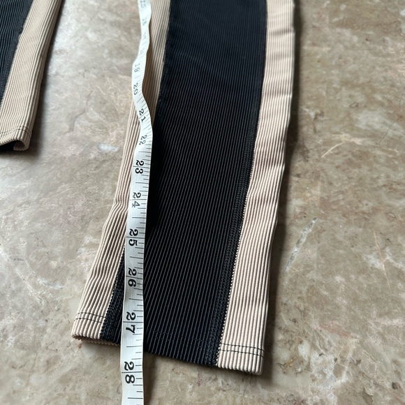 Beach Riot Colorblock Black with Tan Leggings Size Small - Picture 12 of 13